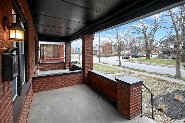 Foto del edificio - 551 Fairwood Ave
