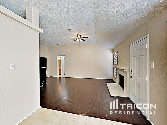 Foto del edificio - 24027 Leathergate Dr