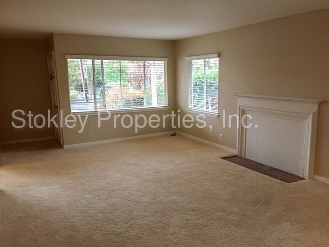 Building Photo - 3301 N Lucille Ln