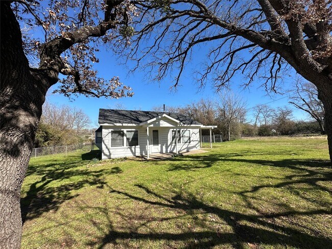 Building Photo - Close to UNT! Updated Home with Huge Yard & Flexible Layout