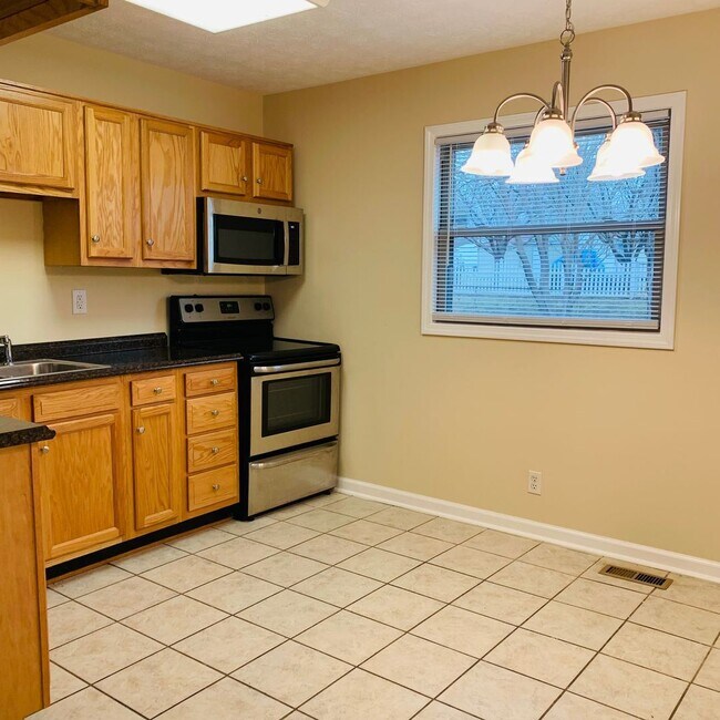 Building Photo - 3 br, 1 bath House - 3700 Freedom Way