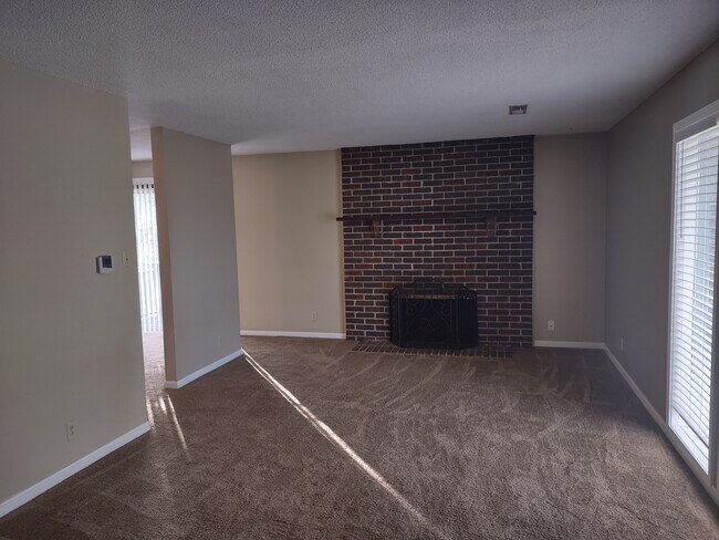 Foto del edificio - 332 Southampton Dr