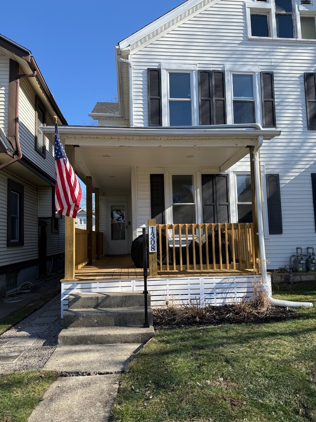 Foto del edificio - 1308 Carlisle Ave