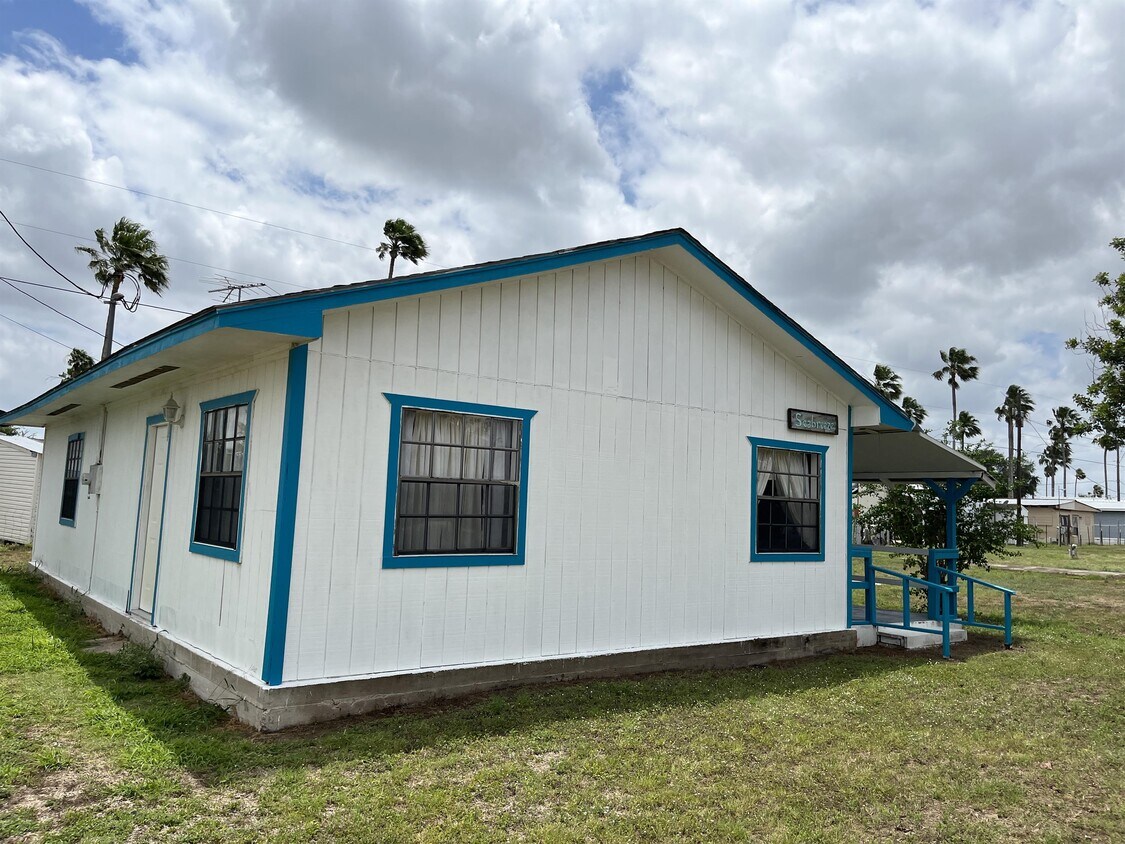 Primary Photo - 310 S Val Verde Rd