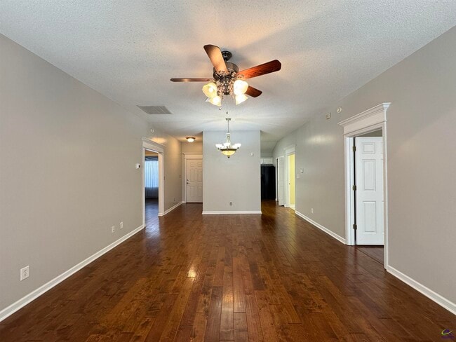 Building Photo - 207 S Houston Springs Blvd