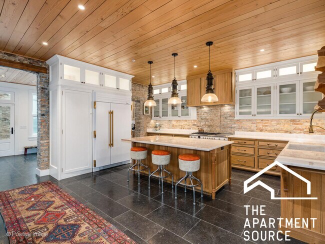 Foto del edificio - 2140 N Oakley Ave