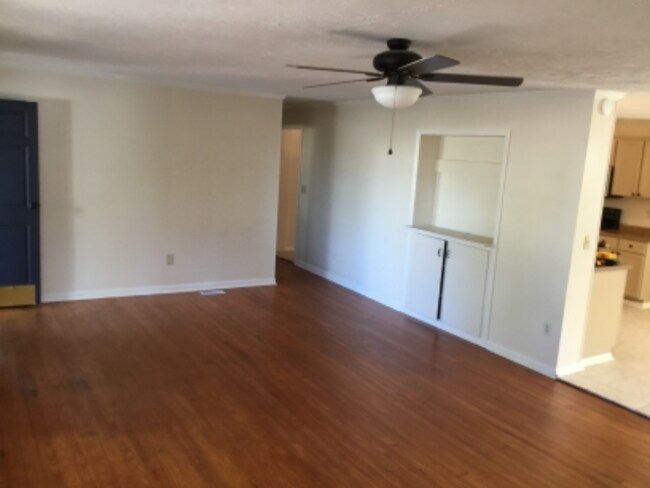 Foto del edificio - 709 N Hankinson St