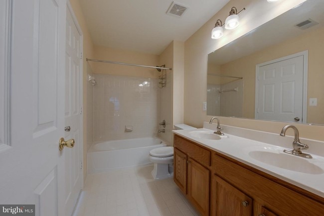 Building Photo - 14065 Walney Village Ct