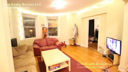 Building Photo - 145 Beacon St