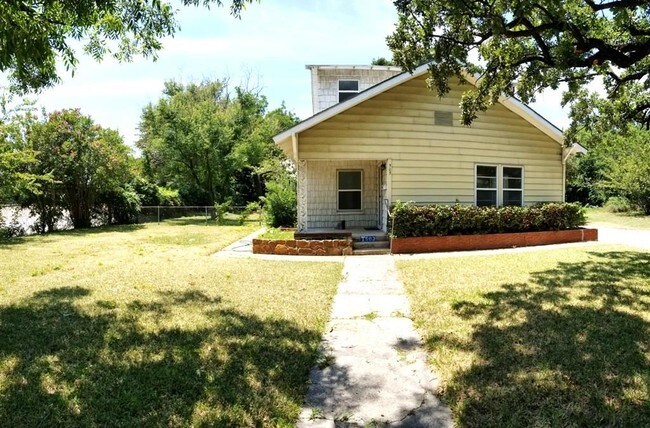 Building Photo - 503 Colonial St