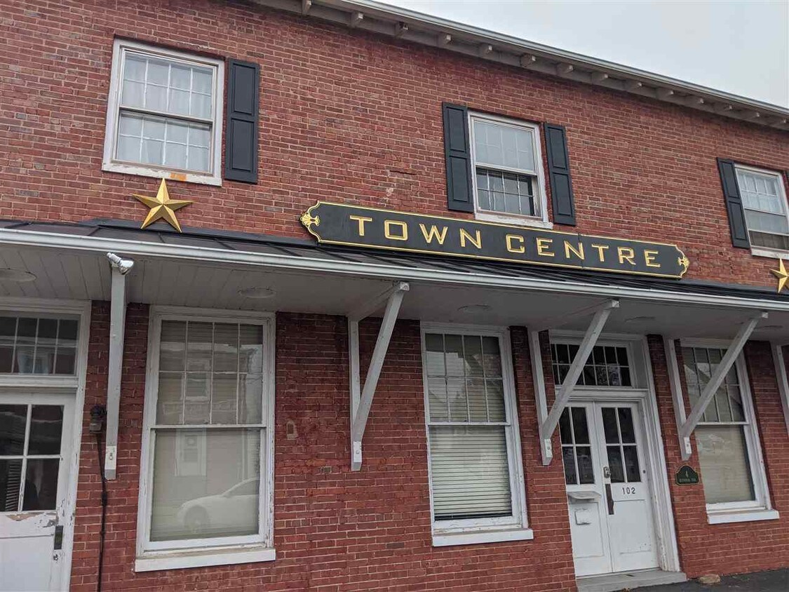Primary Photo - 110 Main St