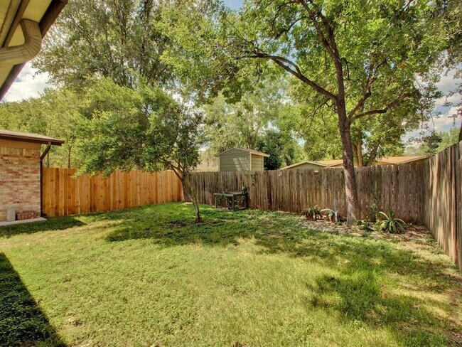 Foto del edificio - 8516 Hathaway Dr