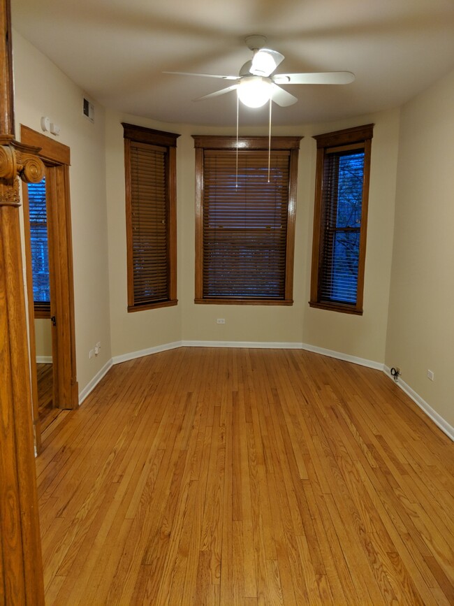 Foto del edificio - 3838 N Kenmore Ave