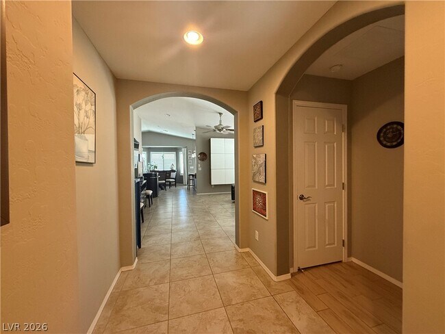 Foto del edificio - 5841 Montina Vines St