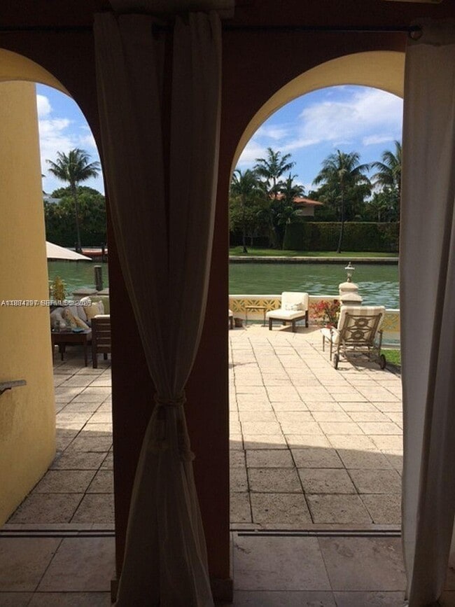 Foto del edificio - 4812 Pine Tree Dr