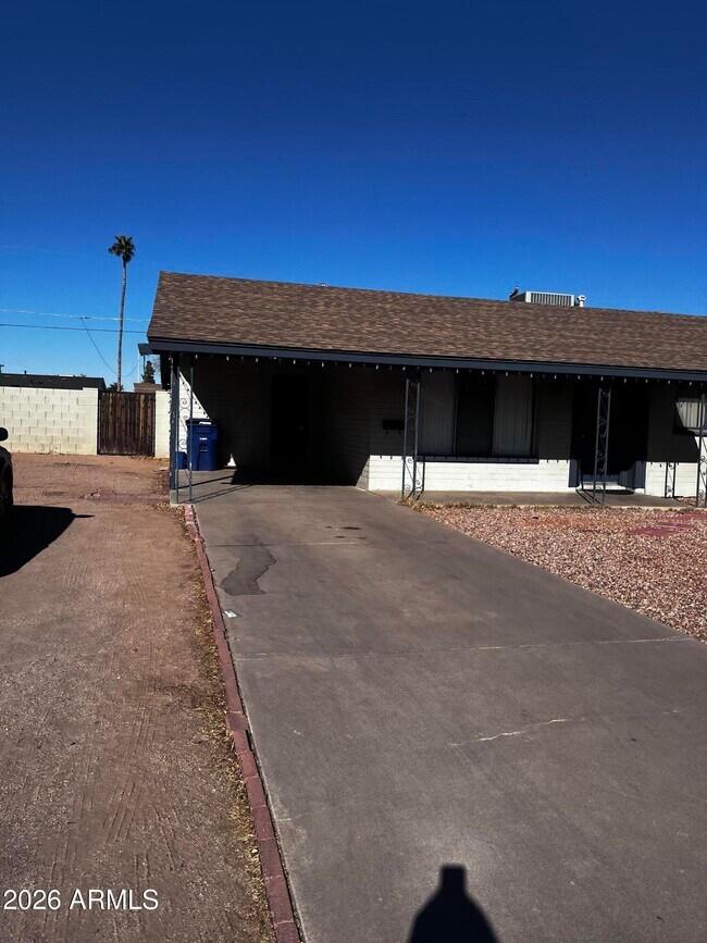 Building Photo - 224 E Hermosa Dr