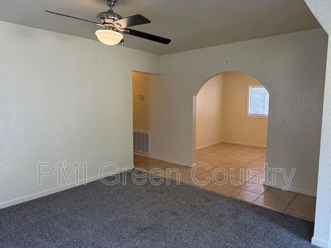Building Photo - 610 E Xyler St