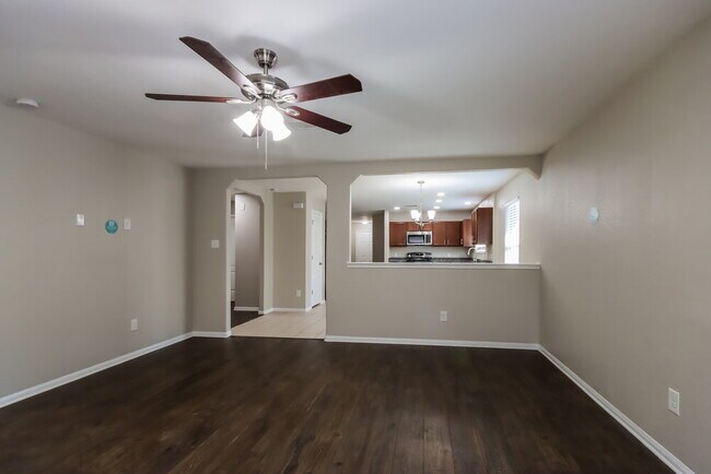 Foto del edificio - 2717 Sandberry Dr