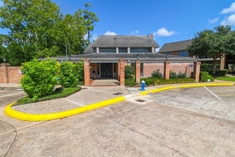 Building Photo - 2230 S Piney Point Rd