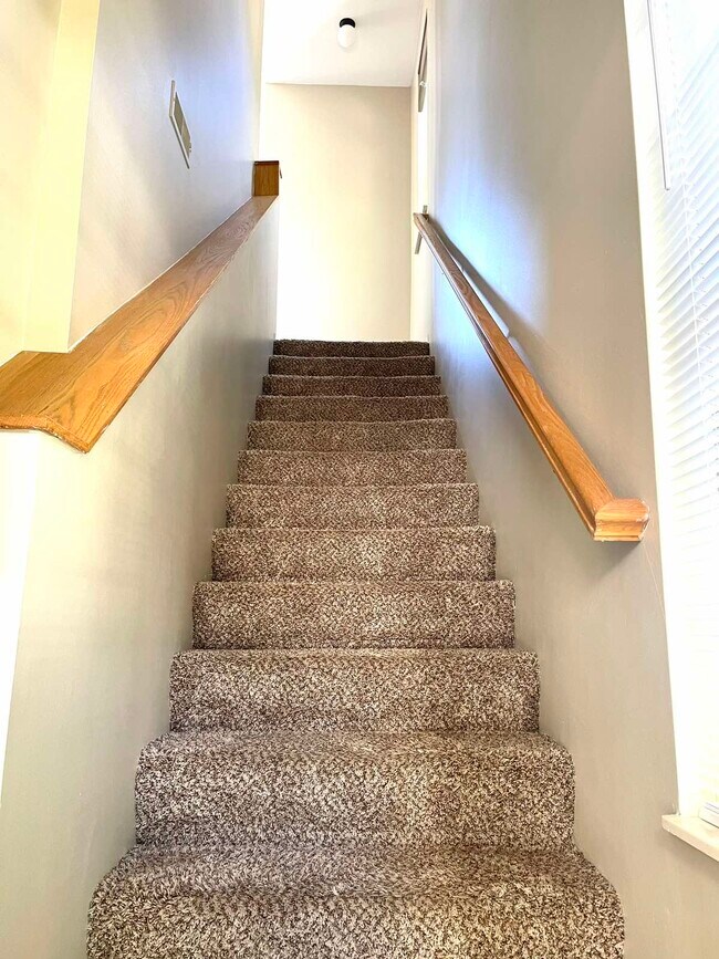 Foto del edificio - 204 Maplewood Ct