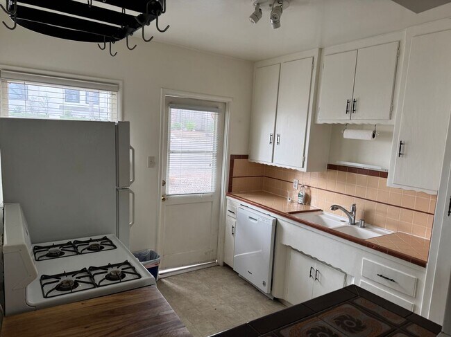 Building Photo - 601 Anderson St