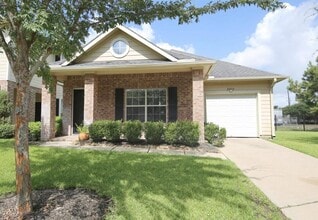Building Photo - 21043 Sun Creek Dr