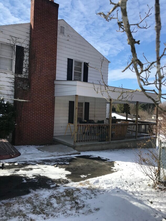 Primary Photo - 222 Frazier St