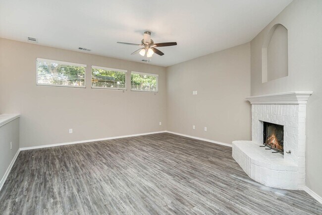 Building Photo - Spacious 4-Bedroom Home with Bonus Room, D...