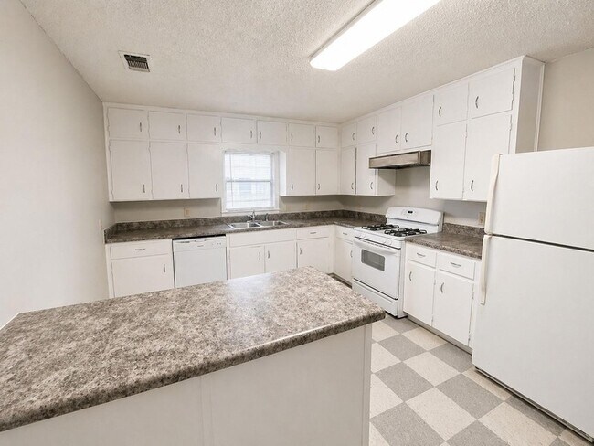 Foto del edificio - 5400 Harmon Ave