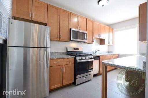 Primary Photo - 1100 W Glenlake Ave