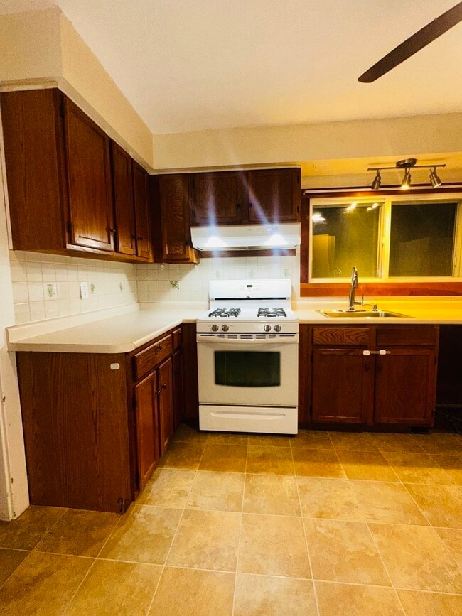 Building Photo - 21 Prescott St