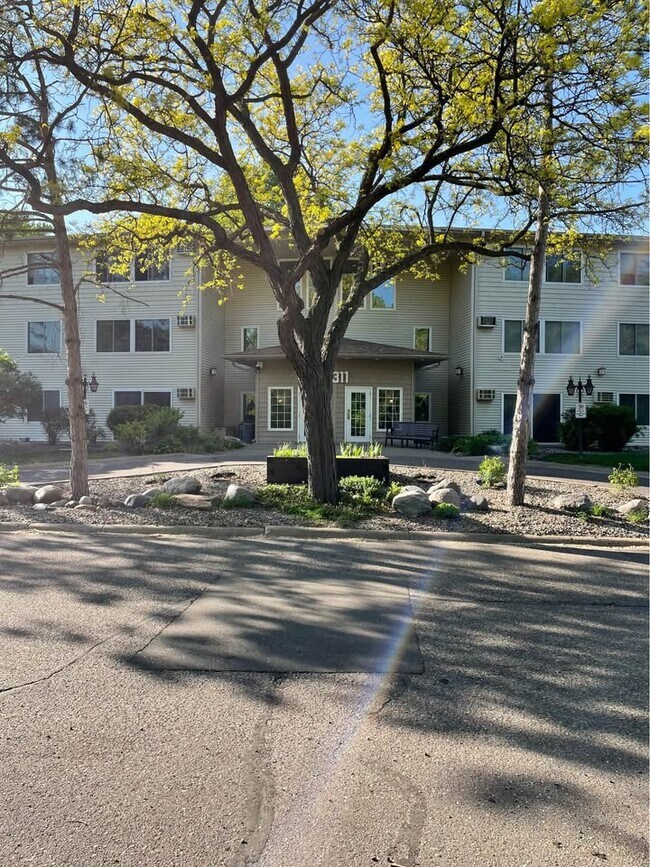 Foto del edificio - 10311 Cedar Lake Rd
