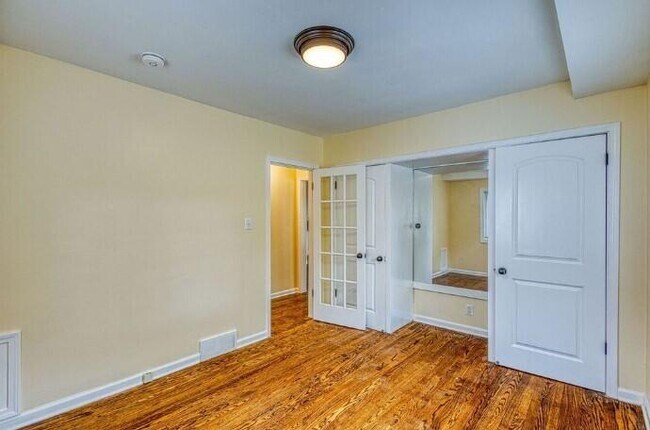 Building Photo - 4013 Kenmore Rd