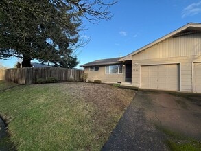 Building Photo - 2557 Cheryl St