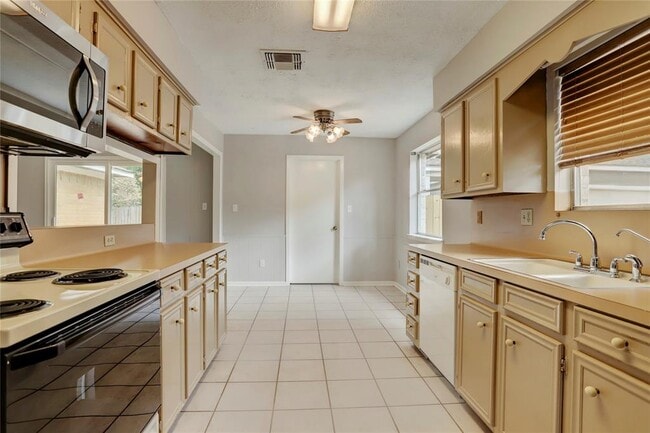 Foto del edificio - 25703 Pepper Ridge Ln