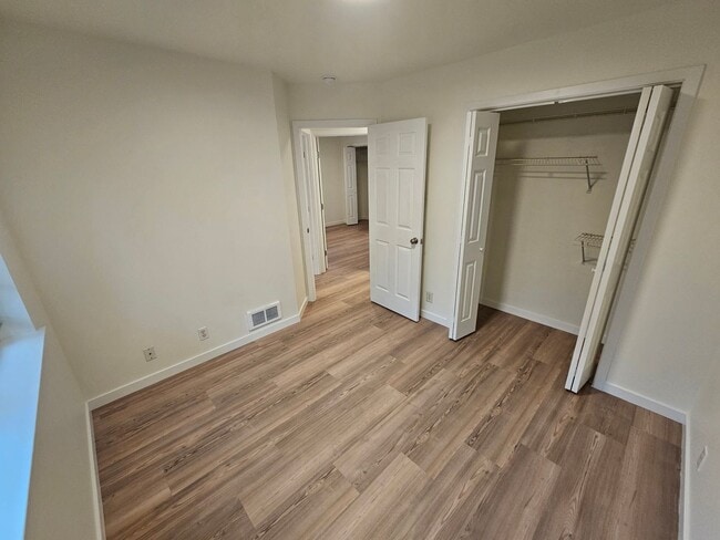 Building Photo - 1580fe