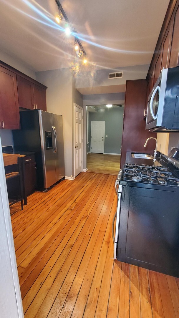 Foto del edificio - 1337 N Greenview Ave