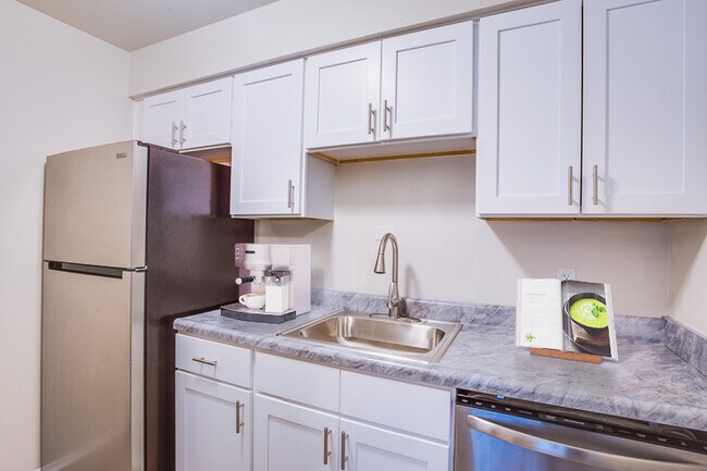 Foto del edificio - Hines Park Apartments