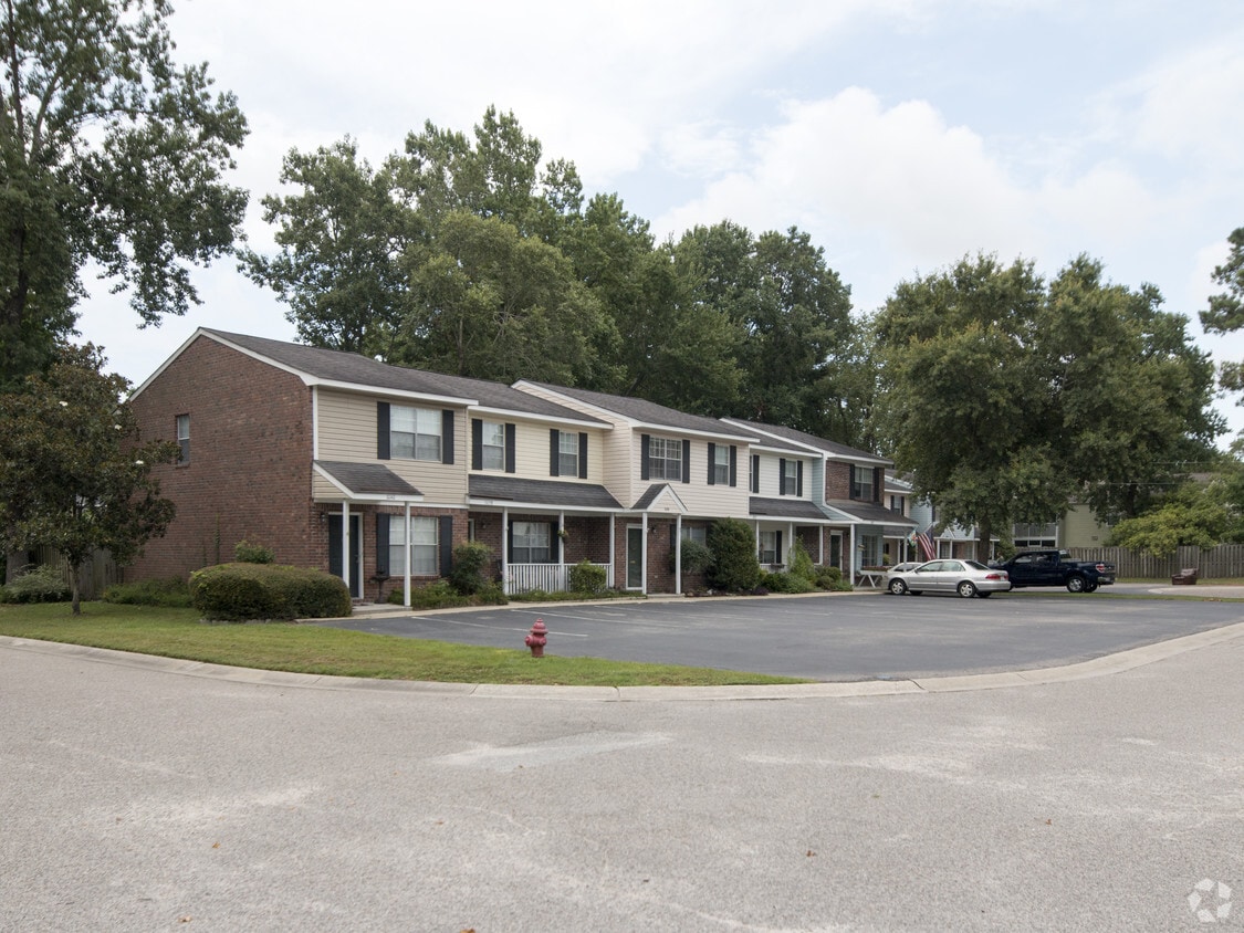 Primary Photo - Hunters Trace Townhomes