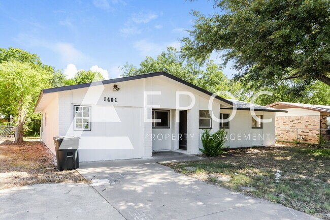 Foto del edificio - *$0 application fee, CALL NOW!!! - $400 off first months rent move in special* Spacious 3-Bedroom...