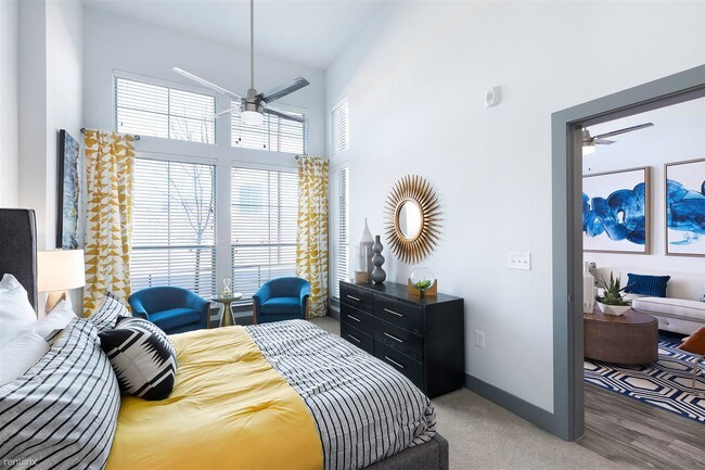 Foto del edificio - 2 br, 2 bath Flat - 305 W Broadway Ave