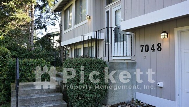 Building Photo - 3 Bedroom Updated CK Home