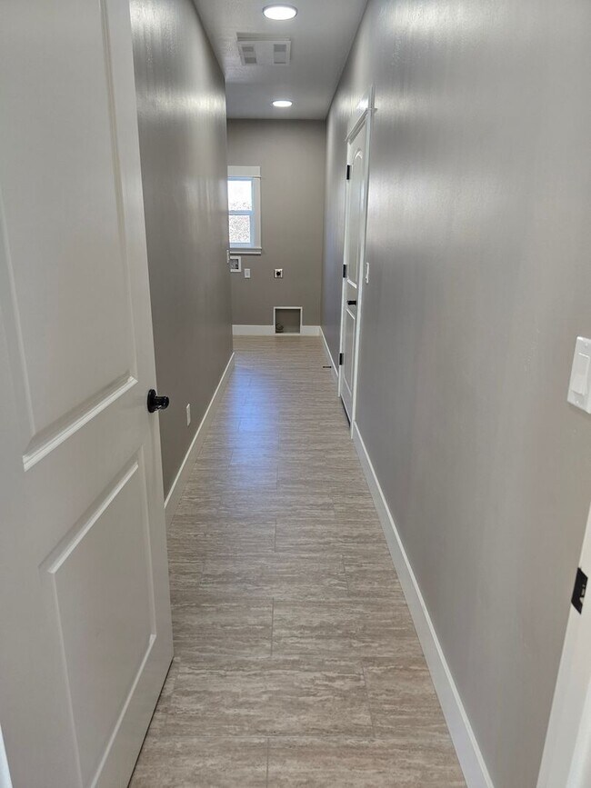 Foto del edificio - 3 bed 2 bath Brand-New Custom-Built- Home