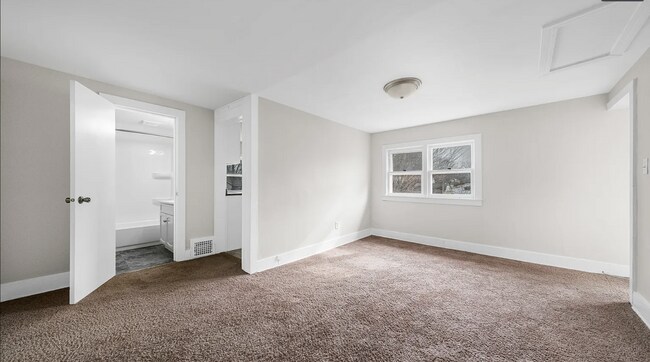 Building Photo - 574 2nd Ave