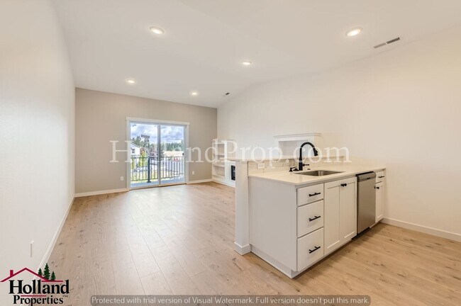Building Photo - Cute 2 bedroom 2 bath New build home in Fo...