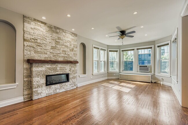 Foto del edificio - 2946 N Pine Grove Ave