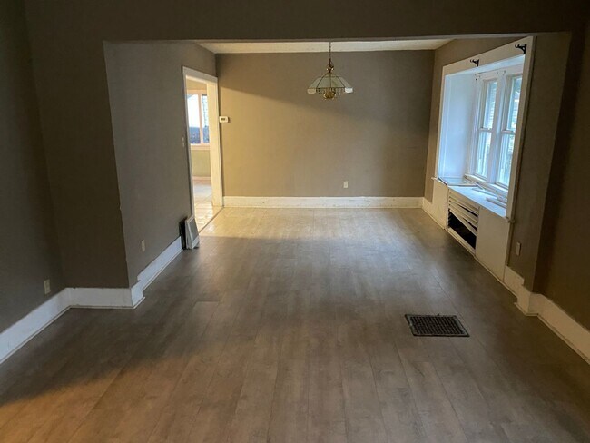 Foto del edificio - Spacious 3-Bedroom Home for Rent in North Hill