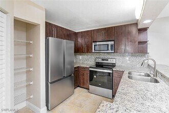 Building Photo - 169 Santa Clara Dr