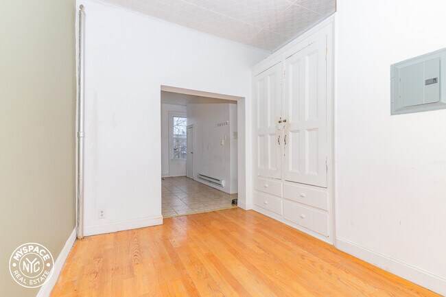 Foto del edificio - 241 Himrod St