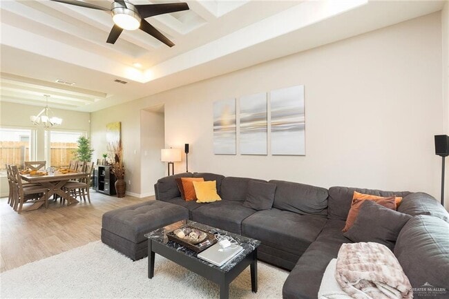 Foto del edificio - 12 Teal Ave